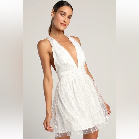 NWT Lulu’s Daisy Delight White Floral Print Sleeveless V-Neck Mini Dress Size XS - Picture 13 of 15